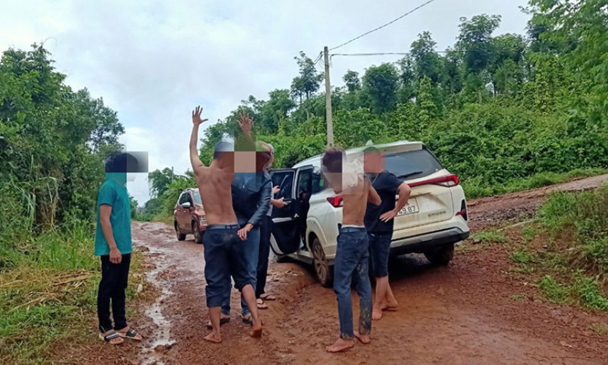 Bắt con nợ đánh đập vì 15 triệu đồng chưa trả