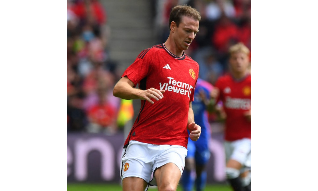 Cú lừa Jonny Evans xuất hiện ở Man Utd