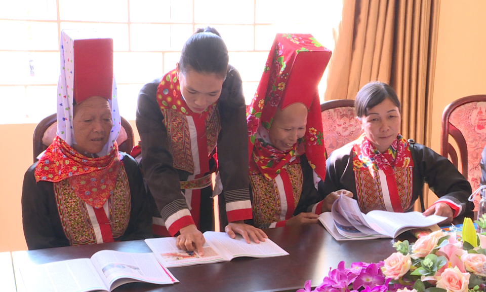 Nông dân tham gia xây dựng Đảng, chính quyền