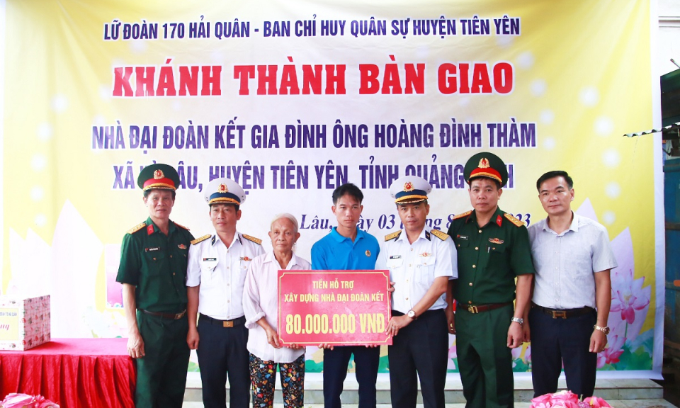 Bàn giao nhà Đại đoàn kết cho người có công với cách mạng huyện Tiên Yên