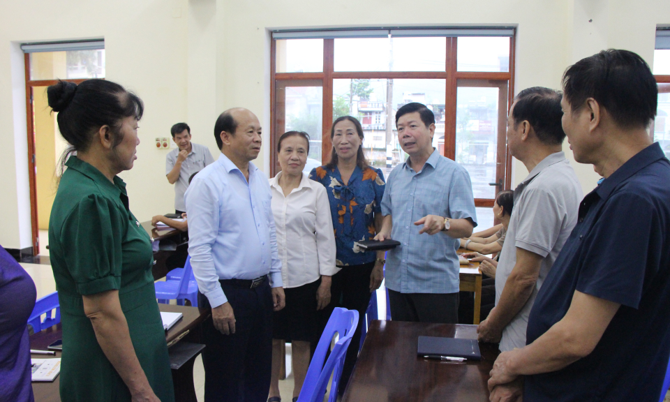 Trưởng Ban Nội chính Tỉnh ủy dự sinh hoạt Chi bộ khu phố 2, thị trấn Ba Chẽ