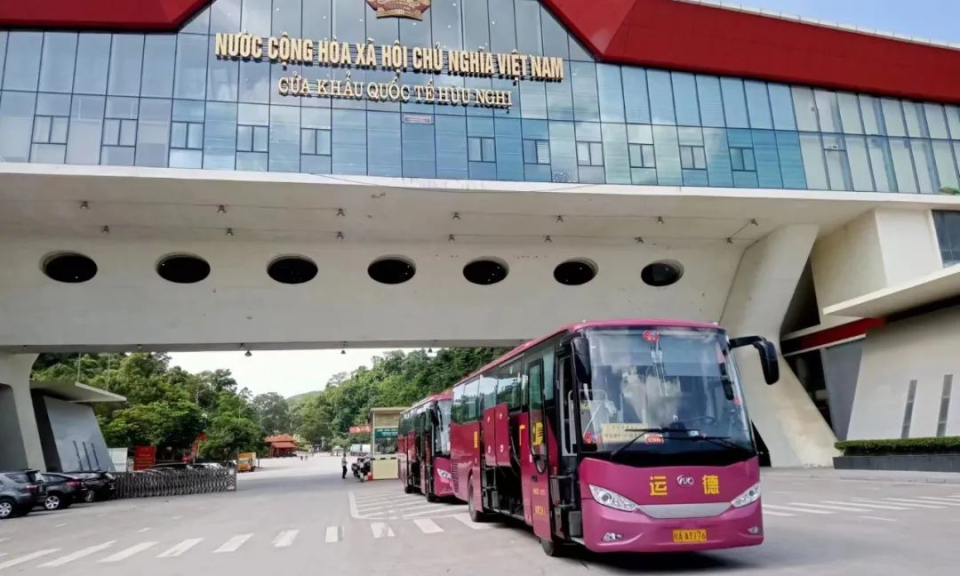 中国南宁—越南河内定期跨国客运班线恢复试运行