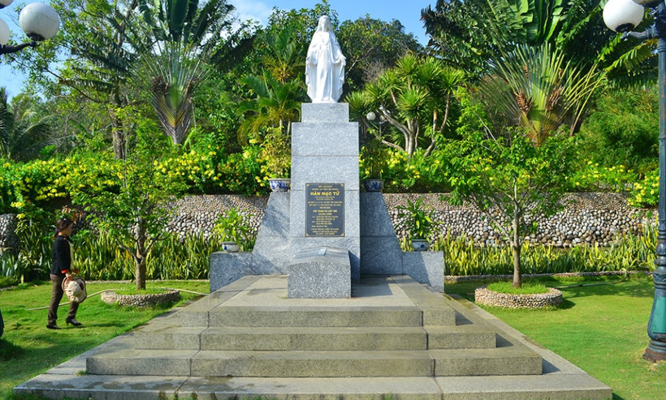 Về đất võ Bình Định thăm nơi an nghỉ của nhà thơ Hàn Mặc Tử
