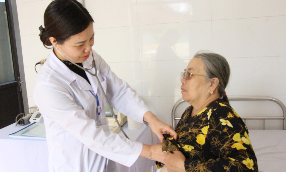 Nữ Trạm trưởng Y tế học và làm theo lời Bác Hồ dạy