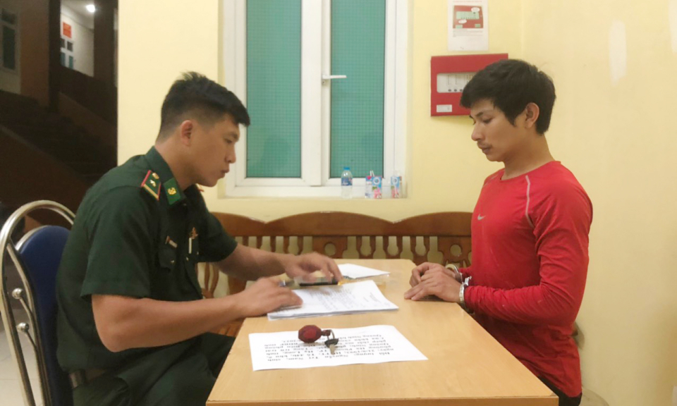 Khởi tố vụ án hình sự đối tượng tàng trữ trái phép chất ma tuý 