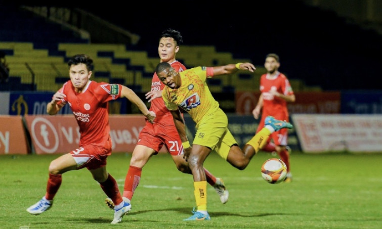 Viettel đánh bại Thanh Hóa ở phút bù