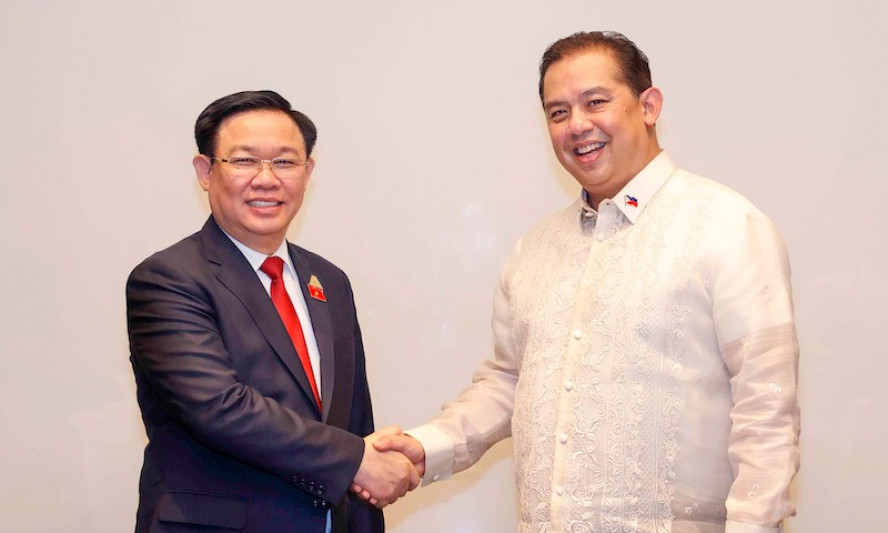 Chủ tịch Quốc hội Vương Đình Huệ gặp Chủ tịch Hạ viện Philippines