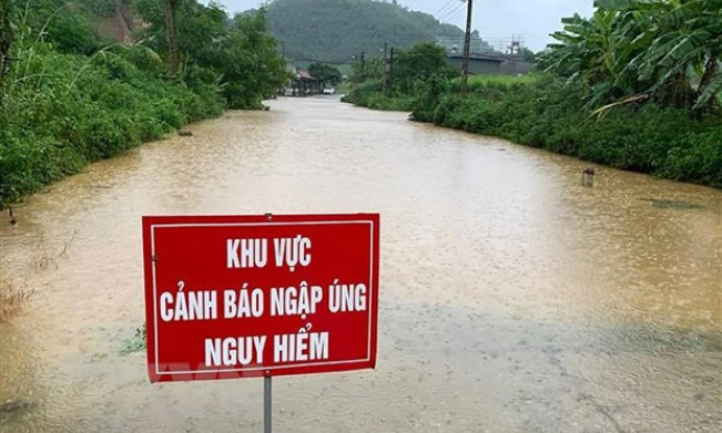 Hà Nội và khu vực Bắc Bộ tiếp tục mưa dông, Trung Bộ nắng nóng kéo dài
