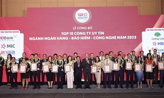 Vietnam Report announces Top 10 prestigious banks, insurance, digital companies
