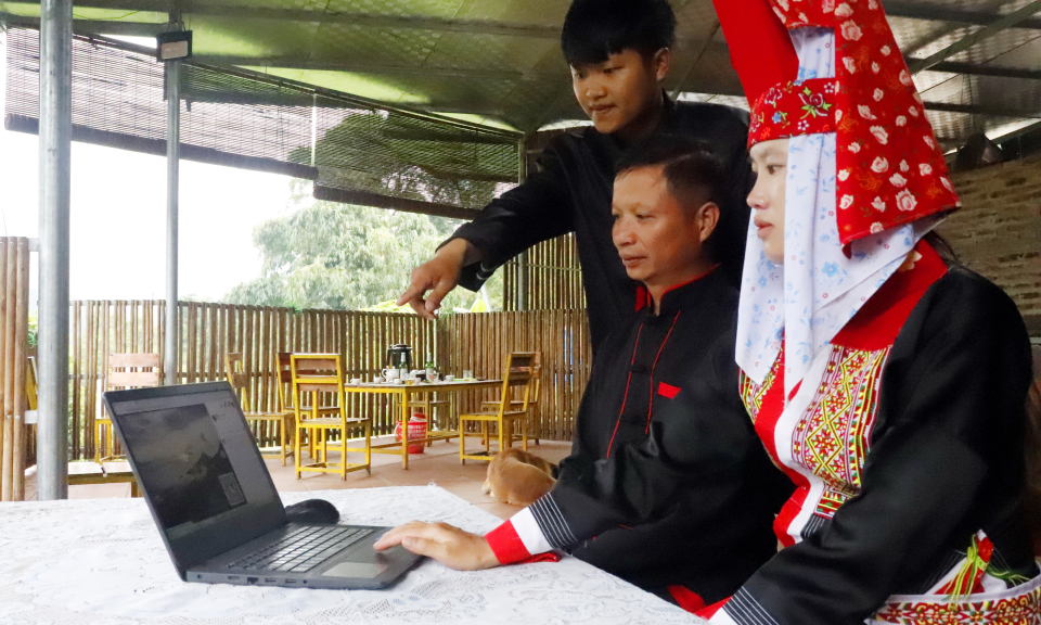 Chuyện về những đại sứ du lịch ở bản