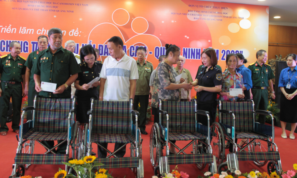 Tiếp thêm niềm tin, nghị lực cho các nạn nhân da cam