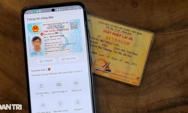 Người dân "phản ánh gay gắt" việc khó tích hợp bằng lái xe vào VNeID