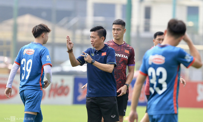 Vietnam creates two U23 football teams for tourneys