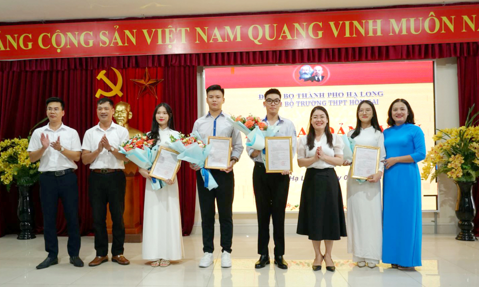 Chủ động, tích cực tạo nguồn, phát triển đảng viên