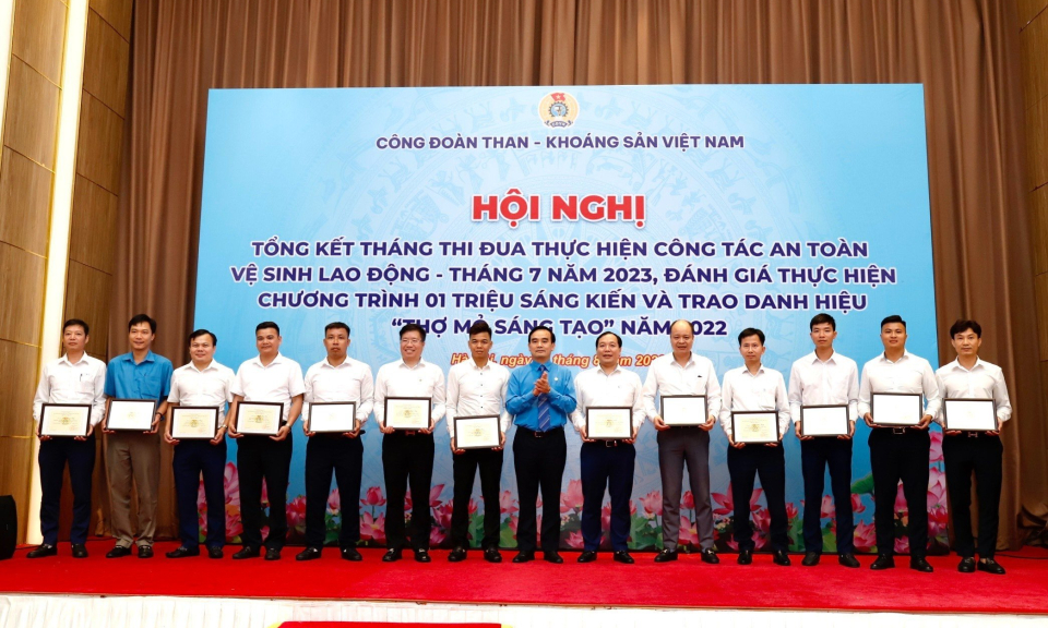 Công đoàn TKV tuyên dương các tập thể, cá nhân xuất sắc tiêu biểu 