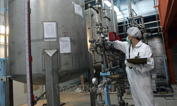 Iran giảm tốc độ làm giàu uranium