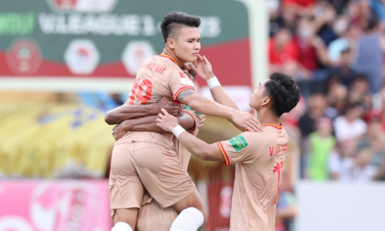 Quang Hải ghi bàn đầu tiên cho CAHN