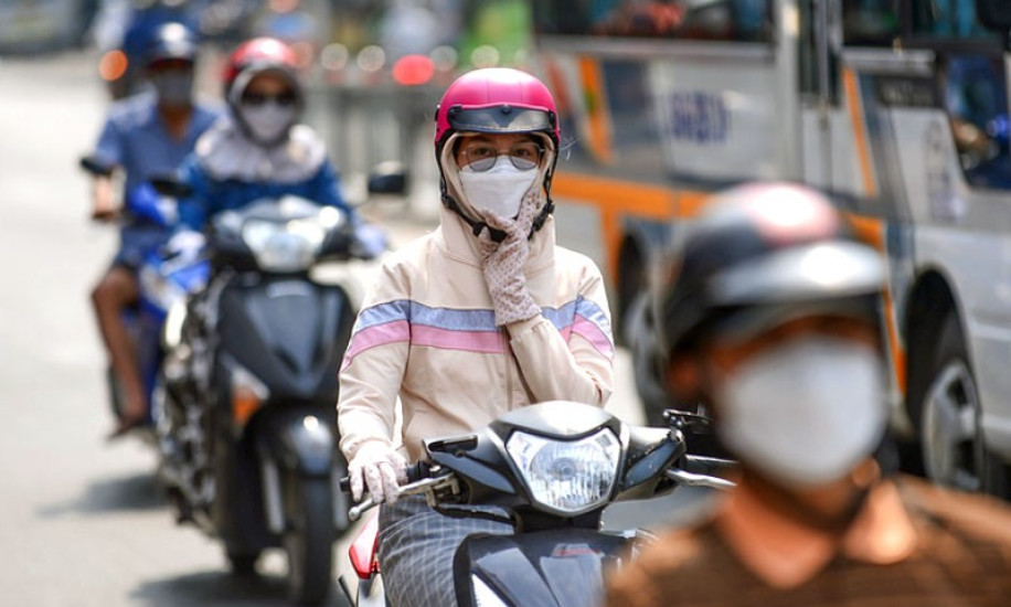 Đông Bắc Bộ ngày nắng gián đoạn; chiều tối và đêm có mưa rào và dông rải rác