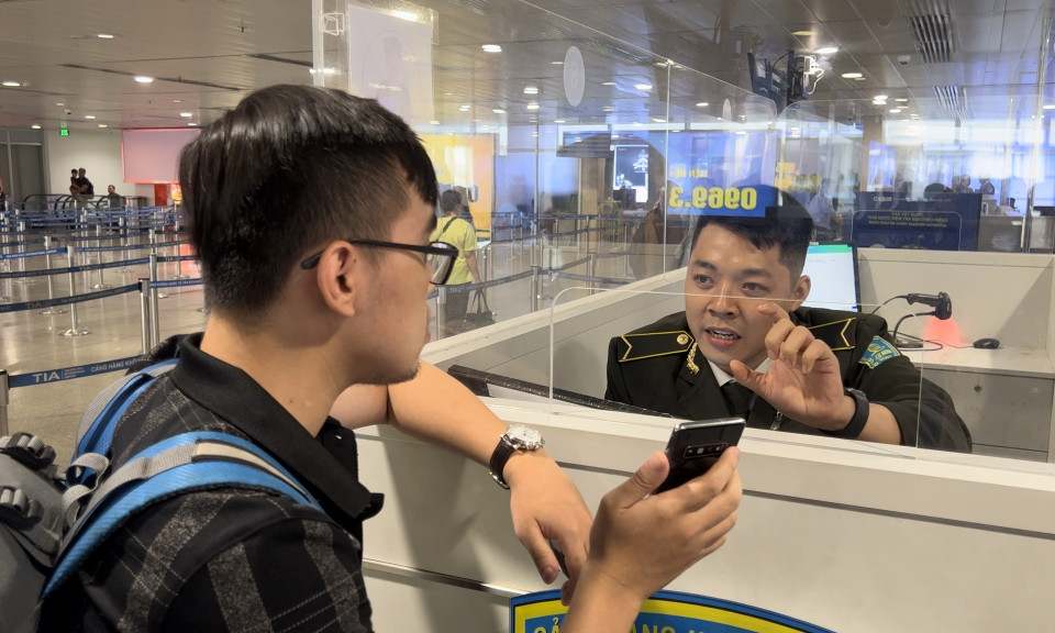 Sử dụng VNeID khi làm thủ tục đi máy bay