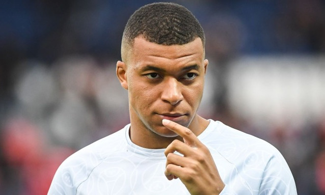 Mbappe trở lại tập cùng đội một PSG