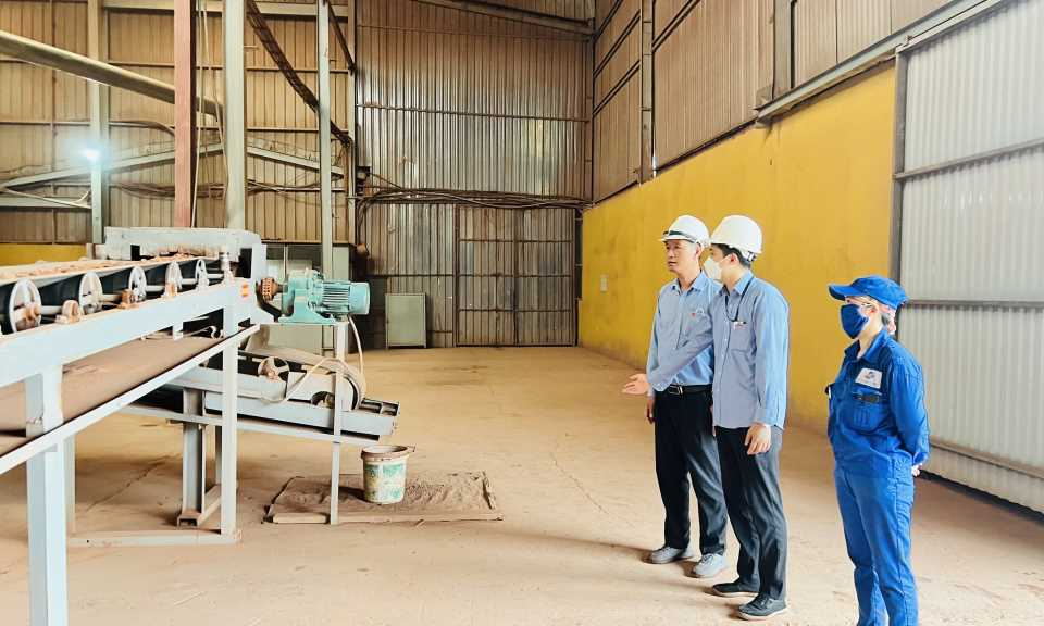 Sôi nổi khí thế thi đua lao động sản xuất