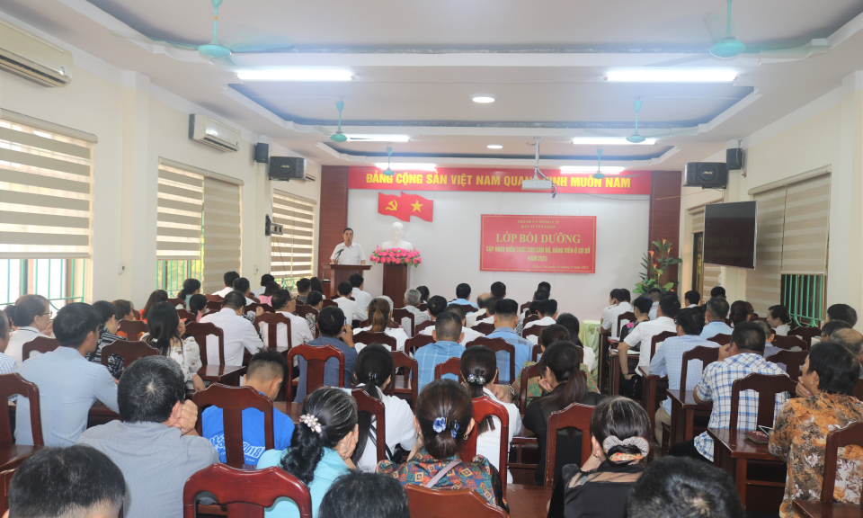 Móng Cái: Bồi dưỡng, cập nhật kiến thức cho cán bộ, đảng viên ở cơ sở 