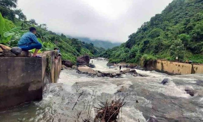 Sơn La: Hai mẹ con đi làm nương về, bị lũ cuốn trôi