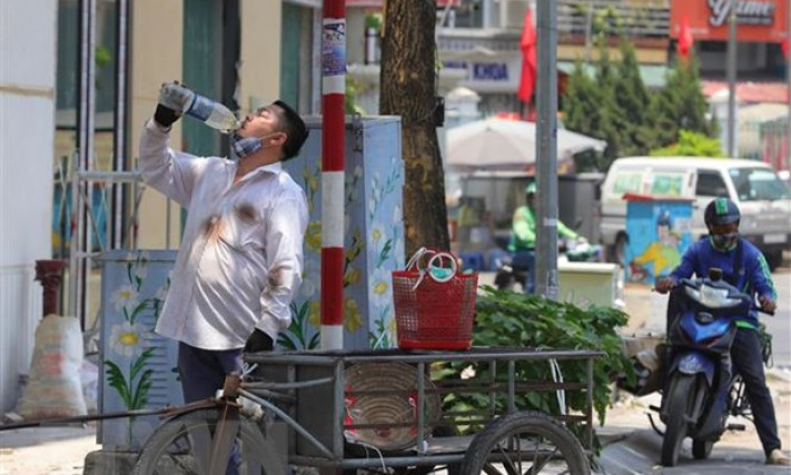 Đông Bắc Bộ và Thủ đô Hà Nội có mưa rào và dông rải rác