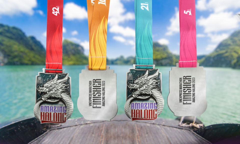 Hình tượng rồng trên tấm huy chương VnExpress Marathon Amazing Halong 2023