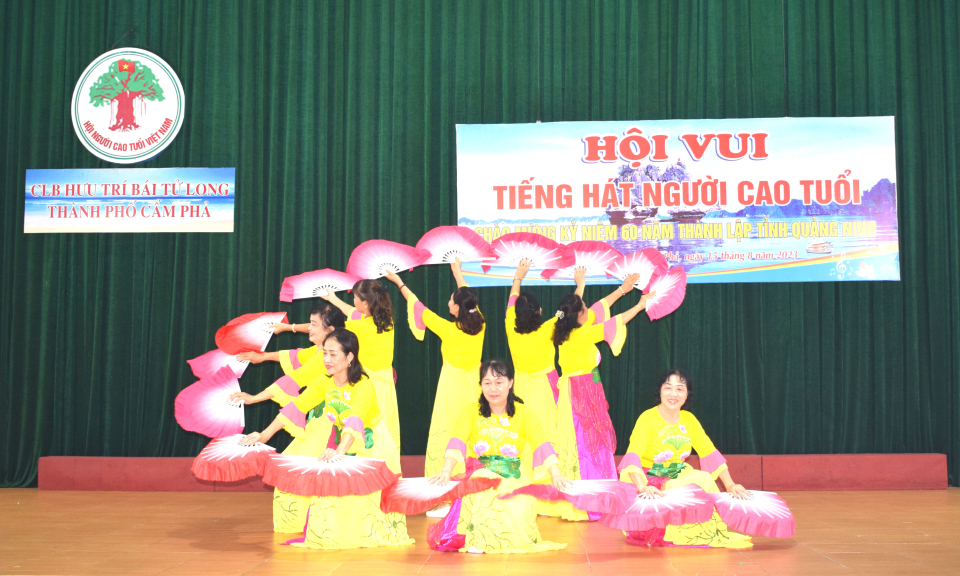 Hội vui Tiếng hát người cao tuổi