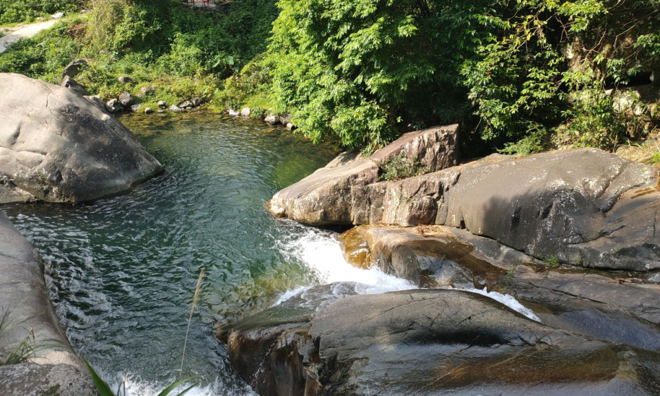 Khe Van waterfall 