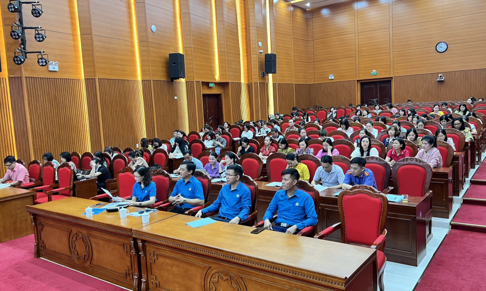 LĐLĐ TP Hạ Long: Tập huấn, bồi dưỡng cán bộ công đoàn cơ sở 