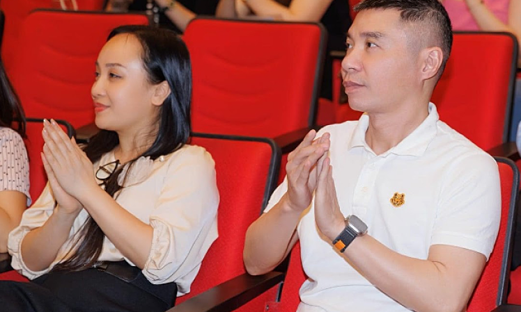 Công Lý gây chú ý khi tái xuất màn ảnh