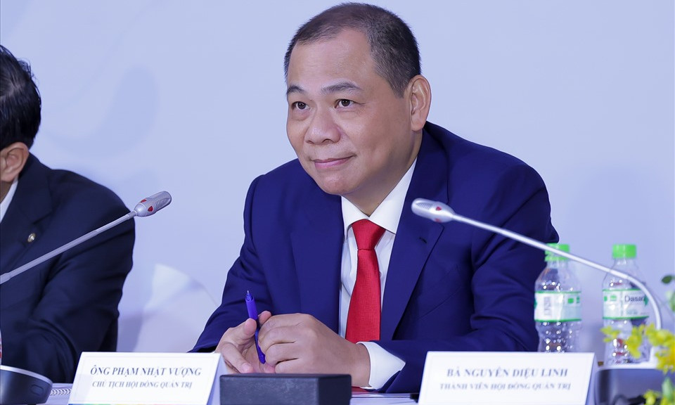 Tỉ phú Phạm Nhật Vượng lọt top 16 người giàu nhất thế giới