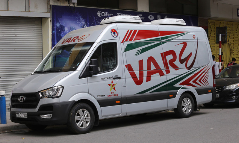 FIFA sẽ hỗ trợ 2 xe VAR cho bóng đá Việt Nam