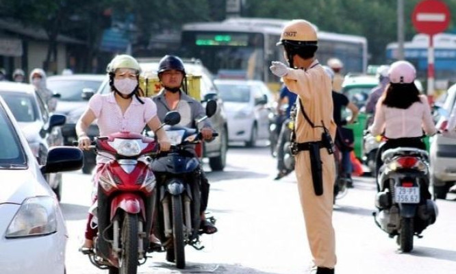 Loạt vụ vi phạm trật tự giao thông được xử lý nhờ tin nhắn của người dân