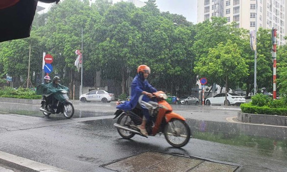 Khu vực Bắc Bộ và Thanh Hóa có mưa lớn kéo dài đến ngày 24/8