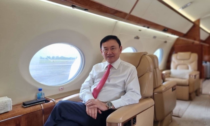 Ông Thaksin lên máy bay về Thái Lan