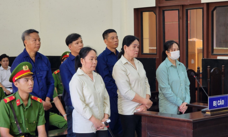 Mẹ cùng 3 con lãnh án vì chống người thi hành công vụ