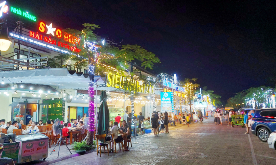 Phát triển du lịch đêm