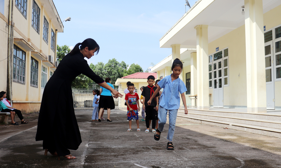 Ấm áp năm học mới ở vùng cao