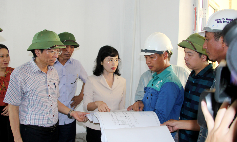 Đồng chí Phó Bí thư Thường trực Tỉnh ủy kiểm tra một số dự án tại TP Hạ Long