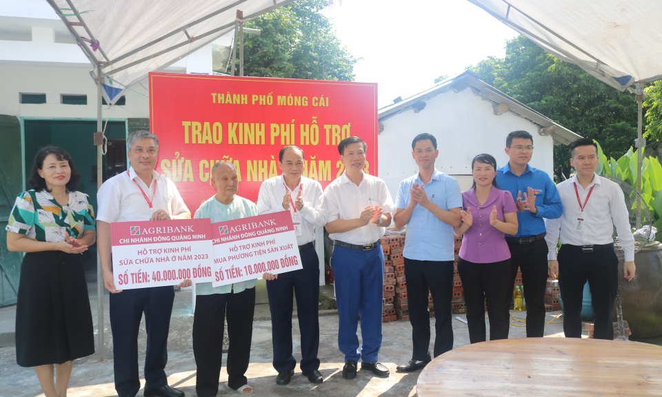 Móng Cái: Trao kinh phí hỗ trợ sửa chữa nhà ở cho hộ cận nghèo năm 2023