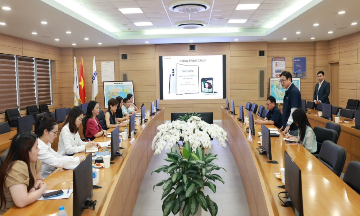 Chủ động tìm kiếm, gặp gỡ và tiếp cận các nhà đầu tư tiềm năng
