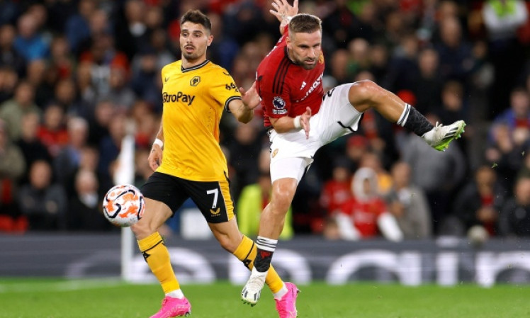 Man United nhận tin sốc về Luke Shaw