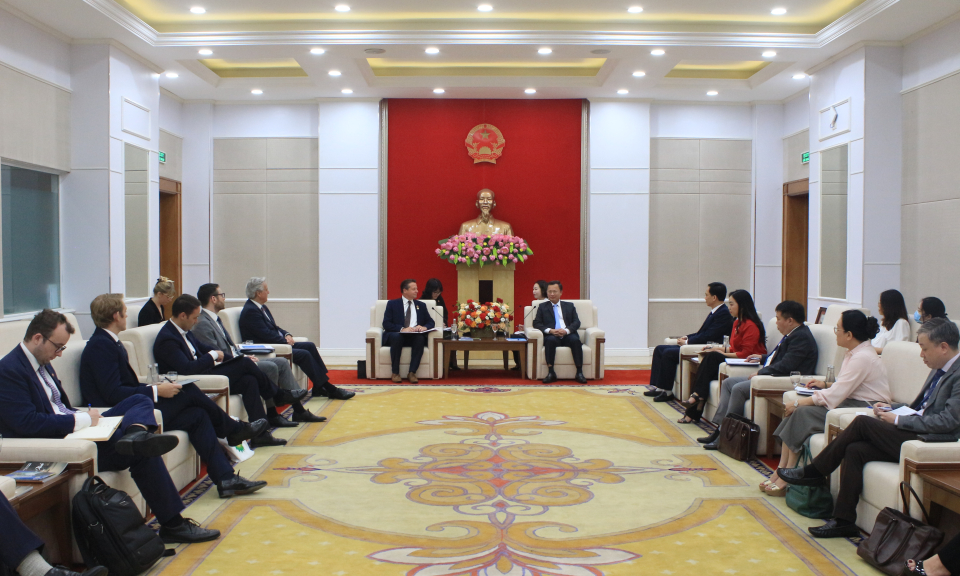 Quyền Chủ tịch UBND tỉnh Cao Tường Huy tiếp xã giao Đoàn Đại biểu Vương quốc Anh 