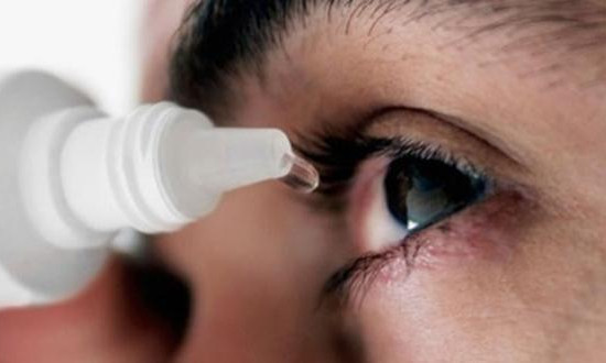 Đau mắt đỏ bùng phát, lạm dụng corticoid nhỏ mắt có thể gây mù