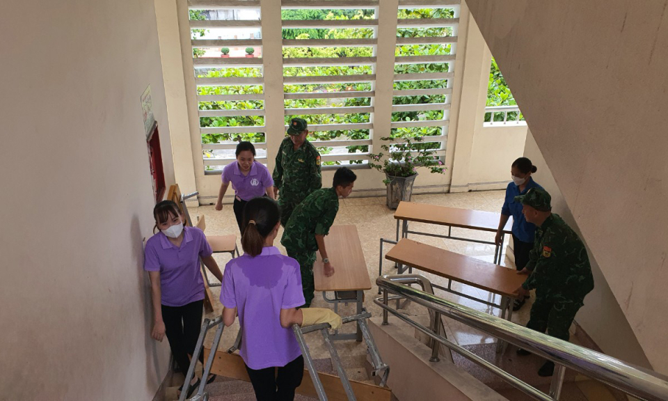 Hải đội 2 (BĐBP Quảng Ninh) hỗ trợ chỉnh trang trường học 