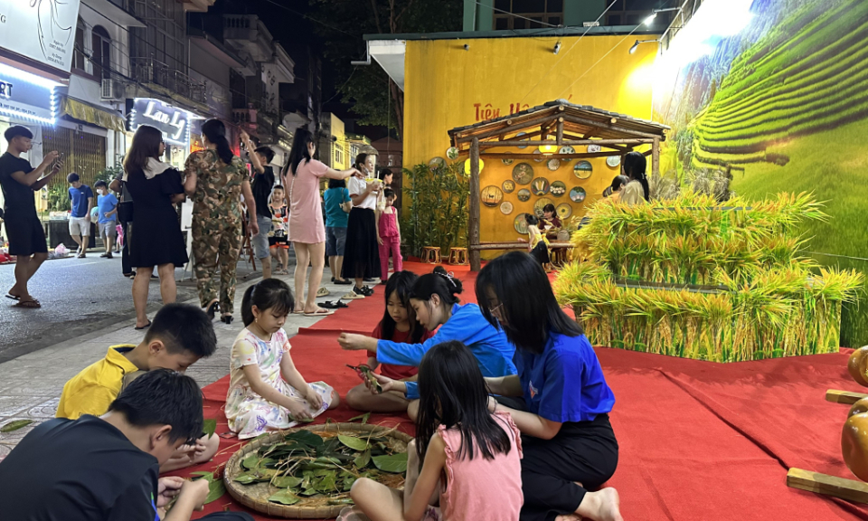 Hướng đi nào để phố đi bộ trở thành sản phẩm du lịch bền vững?