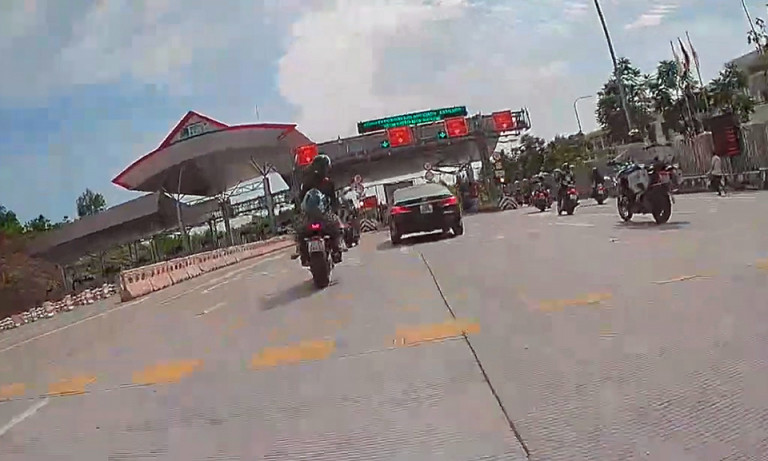 Vụ mô tô phân khối lớn tông CSGT: Nhiều tài xế không có bằng lái